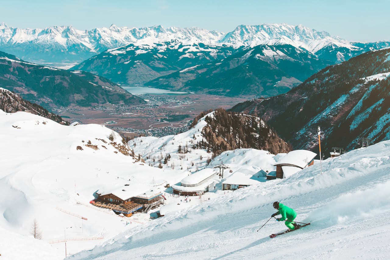 How to Layer for Skiing and Snowboarding: A Comprehensive Guide