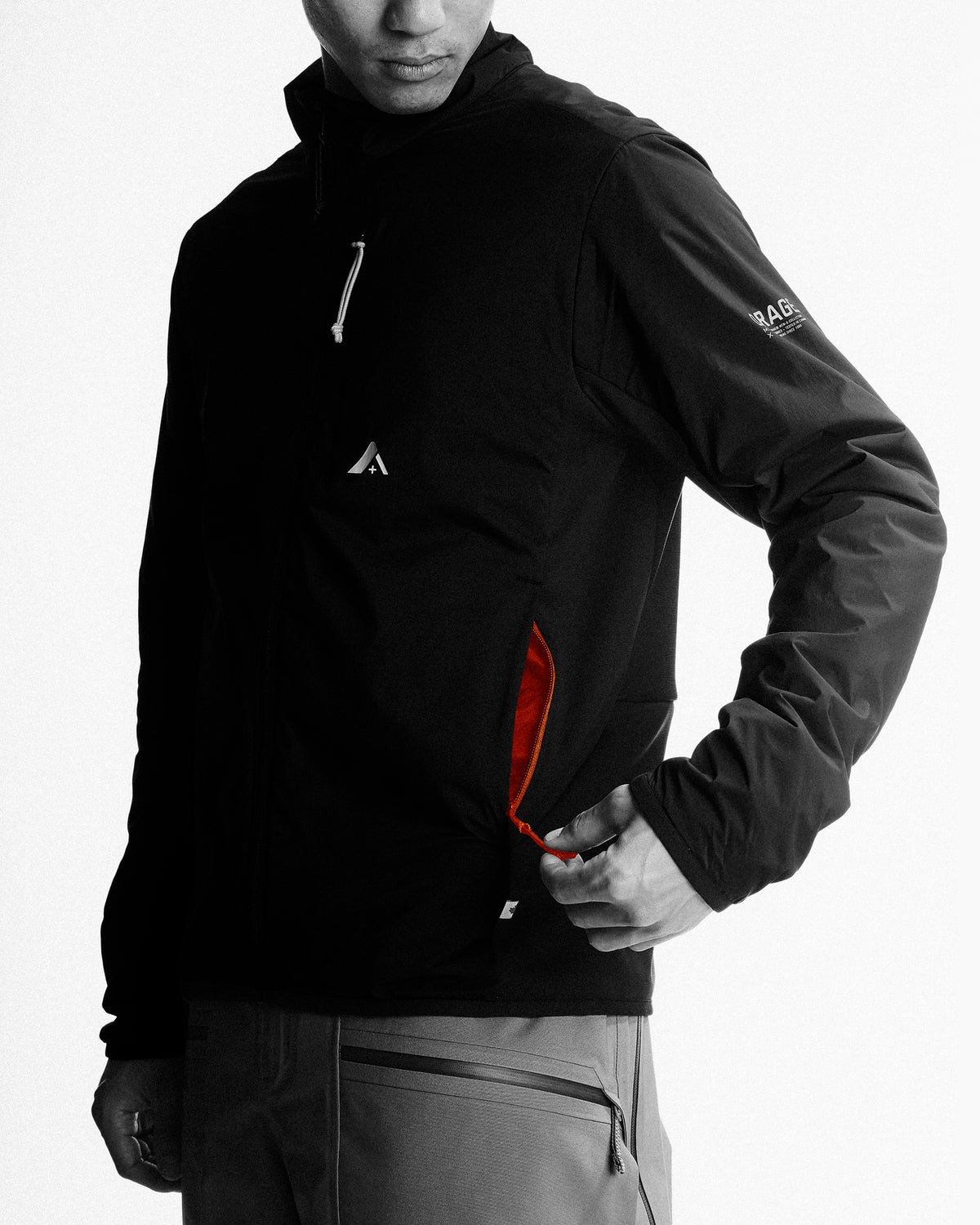 Two zipped hand pockets